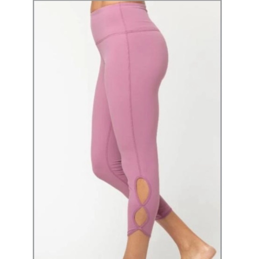 WHISPER Mauve 7/8 Cut Out Leggings